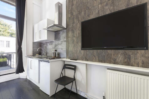 Nice looking studio with a large TV and a private balcony - Wi-Fi & Water Included - Fantastic Location