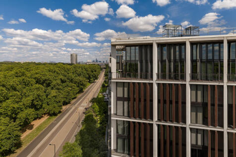4 bed, 3 bath Apartment in London - Photo 11