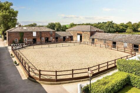 5 bed, 2 bath Farm House in Manchester - Photo 3