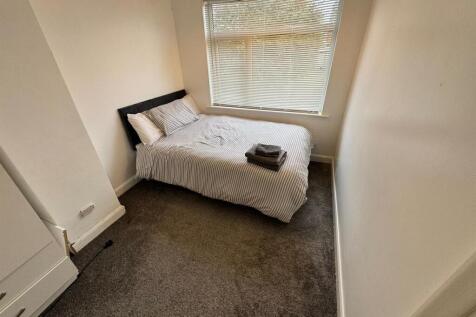 BEDROOM (REAR & FIRST FLOOR)