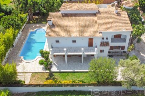 Modern luxury home with pool in a prime location in Puerto Pollensa