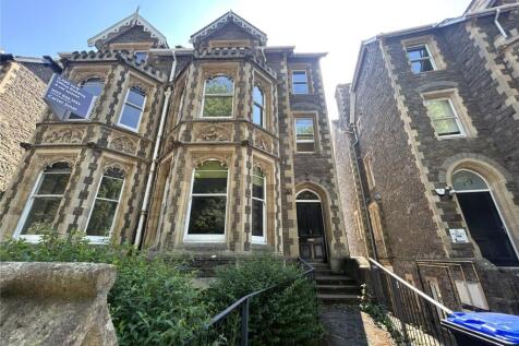 A STUDENT STUDIO LOCATED OFF CLIFTON TRIANGLE - RENT INCLUDES WATER, INTERNET & HEATING. Fully furnished to a high specification, with double bed and space saving furniture. The en-suite shower room i