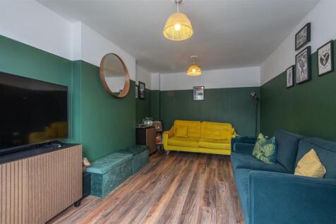 10 - 18 Long Hill Road HD2 1PJ.jpg