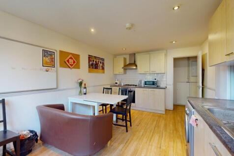A spacious 4-bedroom apartment perfectly located between Elephant & Castle and Borough Tube stations, offering exceptional transport links to central London and King's College. The property features a