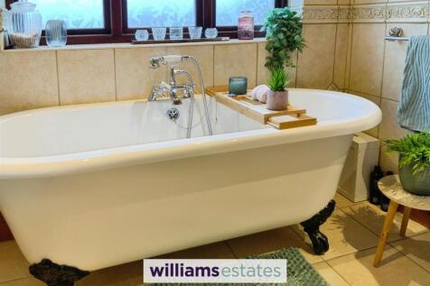 Roll top bath