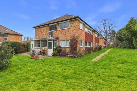 SIDE ASPECT & COMMUNAL GARDENS