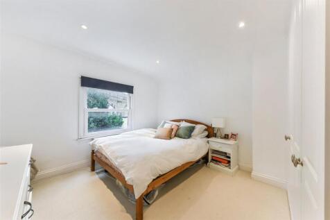 3 Bedroom House in SW15 2NL