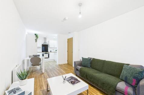 AVAILABLE 26TH JUNE! Fully Furnished Apartments On-site Gym On-site Cinema Room Overnight Security Sainsbury’s located on the ground floor Bar, restaurants & entertainment are a 2-minute walk away Tra