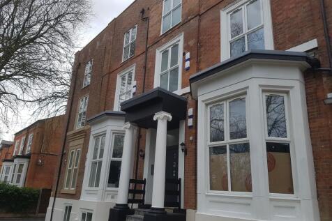 ++STUDENTS++ REDUCED 3 years ago converted 3 bedroom student apartment to a high standard situated in the hear of Fallowfield. Cul-de-Sac Of road parking 1st come basis. Close to Sainsbury's. Availabl