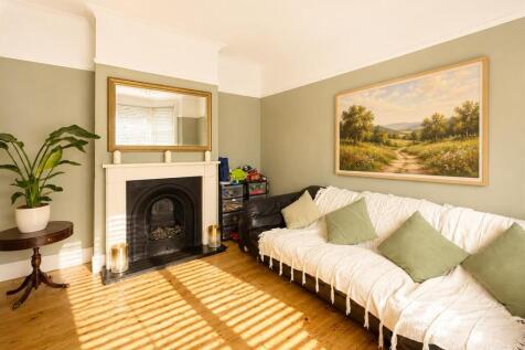 Havering Rd, RM1 For Sale by Barrain London Estate