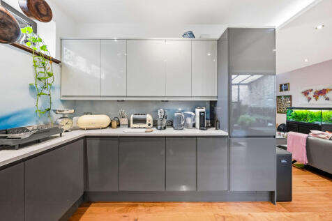 4 bed, 3 bath Town House in leeds - Photo 17