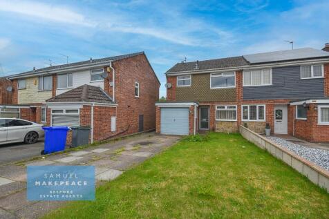 Three Bedroom Semi Detached Property with Endless