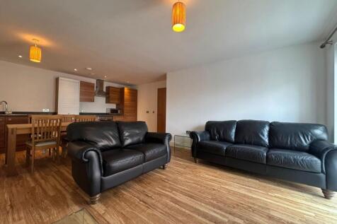 Available Mid September. This two bedroom third floor apartment is located a short walk away from Deansgate and The Lowry 5* Hotel. Entrance hall with storage cupboard and entry phone, bright living/k