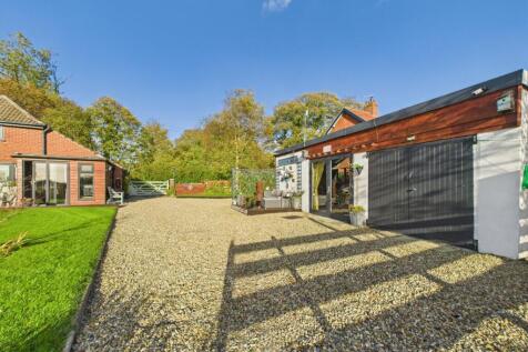 Parking &amp; Outbuilding