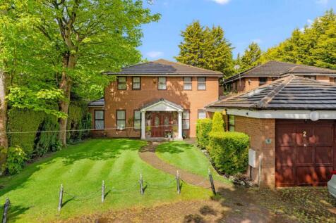 Aubrey Lee & Co are delighted to introduce this fabulous and substantial detached family home which boasts five bedrooms (two with en suite) with four reception rooms, situated on a quiet cul-de-sac o