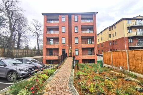 ** Zero Deposit Guarantee Available **
Bridgfords are proud to bring back to the rental market, this fantastic self contained two double bedroom apartment within a short distance of Chorlton. Benefitt