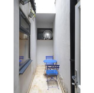 Clarence Mews E5