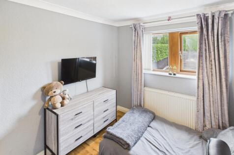 CAM04233G0-PR0027-STILL036