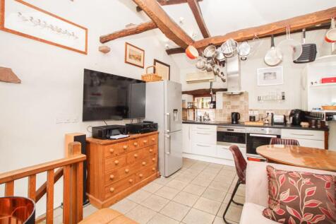 Open Plan Dining Lounge & Kitchen
