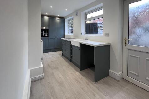 kitchen 2.jpg