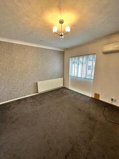 2 bed flat to rent London Road, Stanford-le-Hope