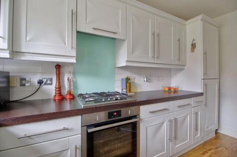 Plenty of prepping space, and gas hob