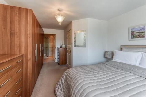 57 Queens Road-bed1c.jpg