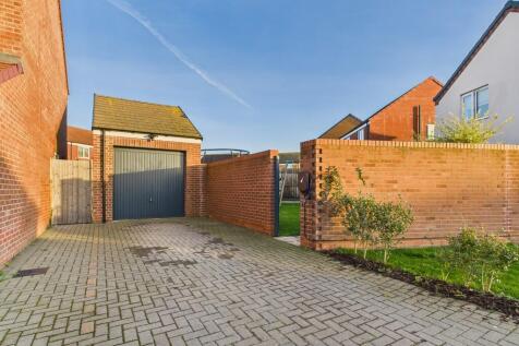 10 Howes Road, Br...