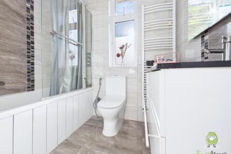 CAM01543G0-PR0159-STILL044