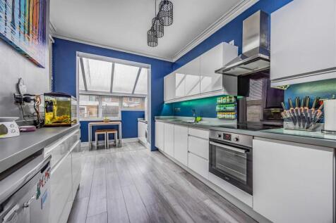 8 Wallington Road, Copnor-Small-PorticoMarketing-S