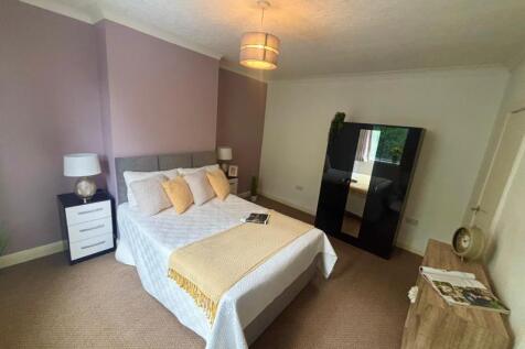 This beautifully presented two-bedroom house in Kirkstall offers the perfect blend of modern comfort and stylish design. Finished to a high standard and thoughtfully decorated throughout, the property