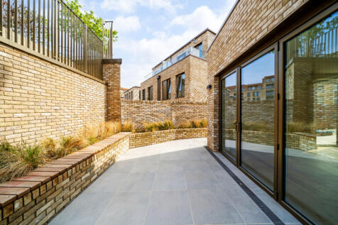 90882_16 Harewood Avenue (6).jpg