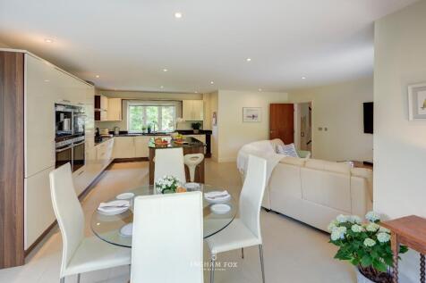 Kitchen/dining/famil