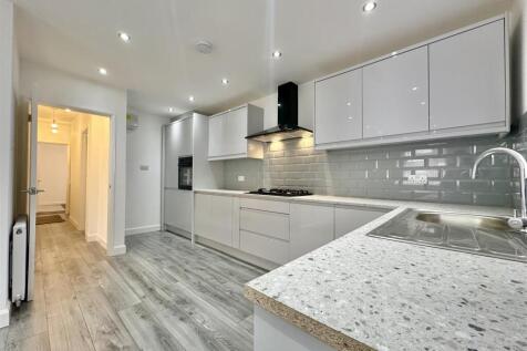 KITCHEN/LOUNGE/DINER