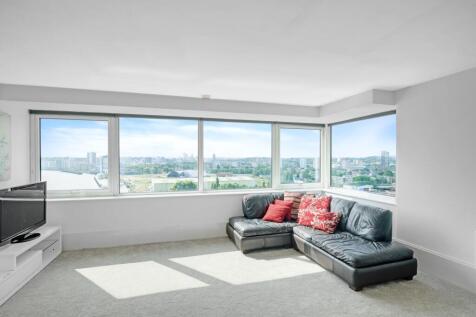 Located on the 14th floor of the iconic Aragon Tower, this well-proportioned split-level two-bedroom apartment offers stylish living with far-reaching views across the River Thames and London skyline.