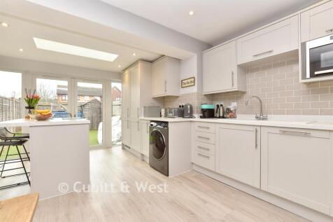 Kitchen / Dining Area
