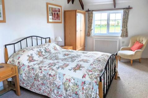 cottage bedroom - Copy.jpg