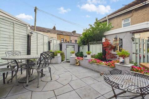 South-West Facing Garden with Patio & Colourful Borders