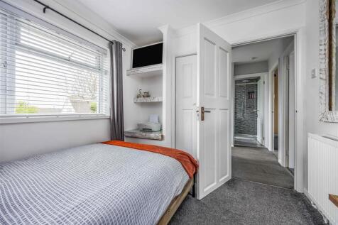 5 Culver Drive, Hayling Island-Small-PorticoMarket