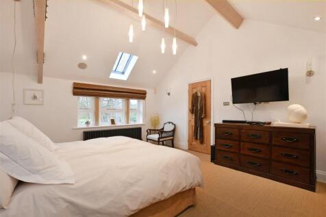 5 bed, 3 bath Detached in Sheffield - Photo 16
