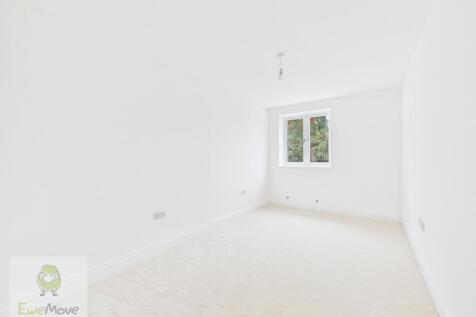 CAM02308G0-PR0220-STILL001