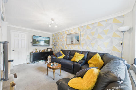 CAM03852G0-PR0429-STILL003