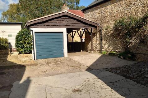 Garage/Carport