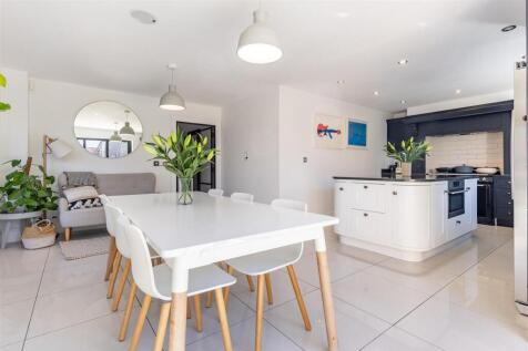 1 Boleyn Row (10).jpg