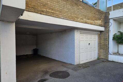 Garage & Carport