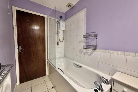 BATHROOM 81A