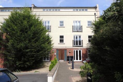 FANTASTIC FIRST FLOOR ONE BEDROOM APARTMENT IN THE EVER POPULAR OLD MARKET AREA!! Located just 10 mins walk from the City Centre, this property offers great access to Temple Meads train station and Ca