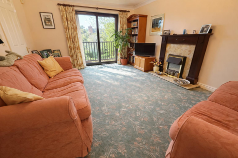 LOUNGE & DINING ROOM