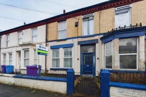 Nestled on the ground floor, this inviting one-bedroom property boasts modern comforts, including a sleek fitted kitchen and bathroom, double glazing, and gas central heating. With excellent transport