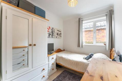 132 Earlswood Common_18.jpg